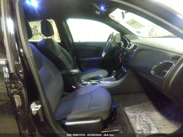 1C3CCBBG6EN183963 Chrysler 200 Touring
