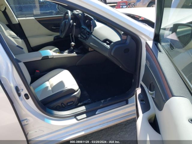 58ADA1C16PU029552 Lexus ES 300H