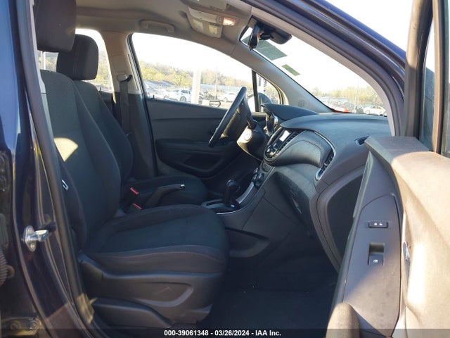 Chevrolet TRAX LS 2018 3GNCJNSB4JL193903 Image 5