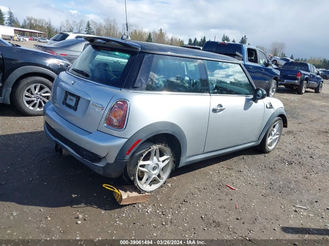 2007 MINI COOPER S WMWMF73527TT85387 Photo 3