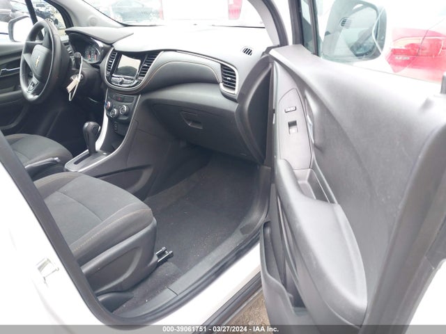 Chevrolet TRAX LS 2018 3GNCJNSB9JL373166 Image 5