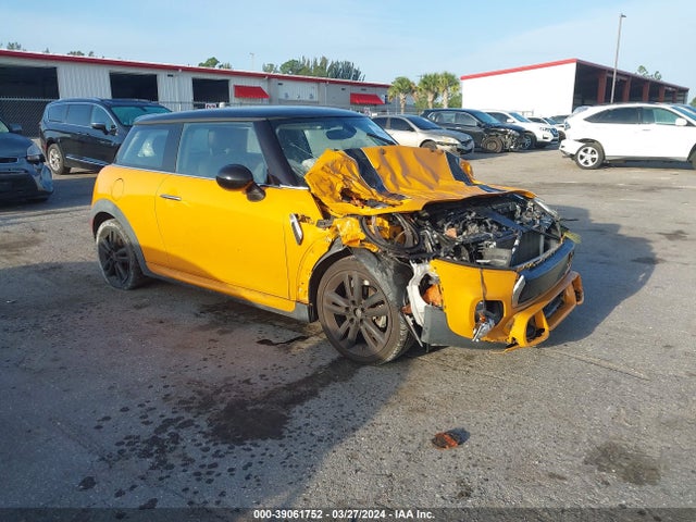 2016 MINI HARDTOP WMWXP5C56GT739393 Photo 0