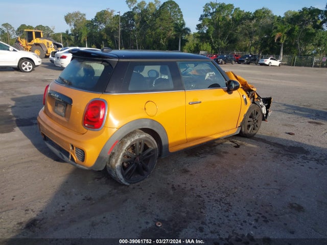 2016 MINI HARDTOP WMWXP5C56GT739393 Photo 3
