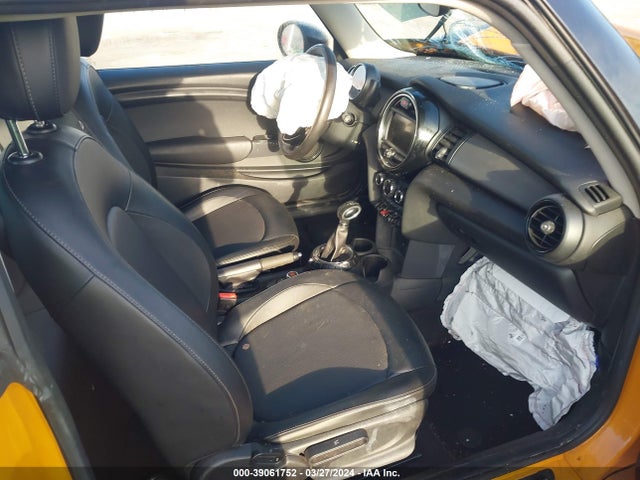 2016 MINI HARDTOP WMWXP5C56GT739393 Photo 4