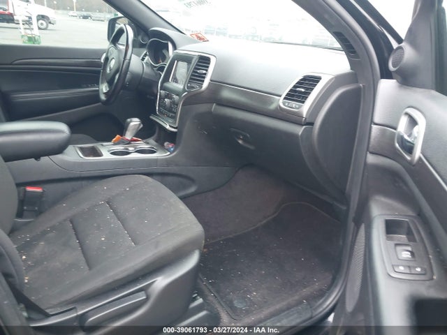 1C4RJFAG6JC147961 Jeep Grand Cherokee Laredo E 4x4