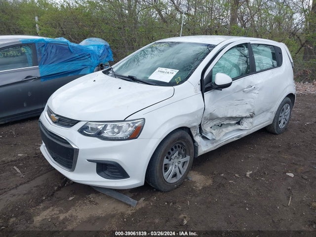 Chevrolet Sonic Lt Auto 2017 1G1JG6SHXH4168750 Image 2