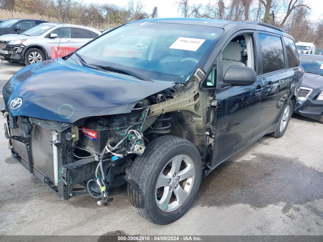 Toyota Sienna Le V6 8 Passenger 2014 5TDKK3DC6ES453696 Image 2