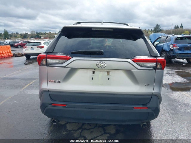 Toyota RAV4 LE 2019 JTMK1RFV8KJ002251 Image 16