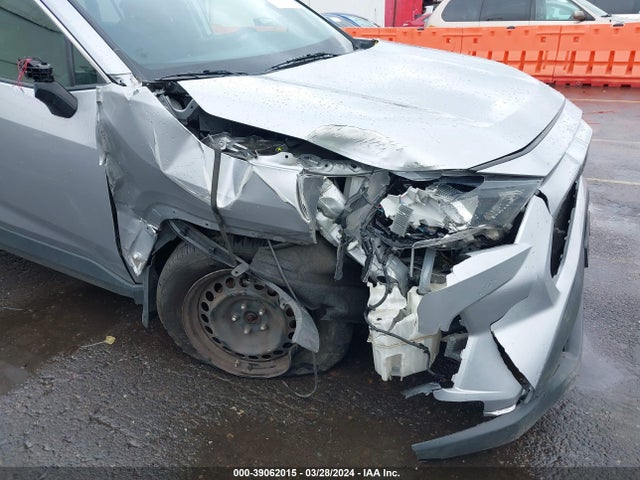 Toyota RAV4 LE 2019 JTMK1RFV8KJ002251 Image 6