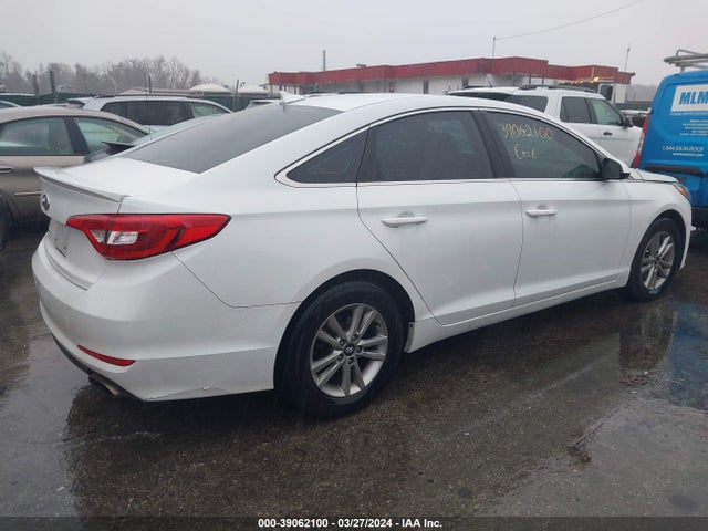 Hyundai SONATA SE 2015 5NPE24AF3FH121157 Image 4