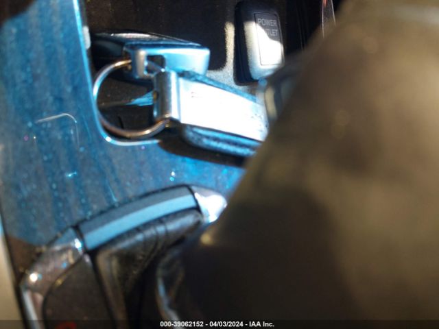 JH4KC1F98FC001768 Acura RLX