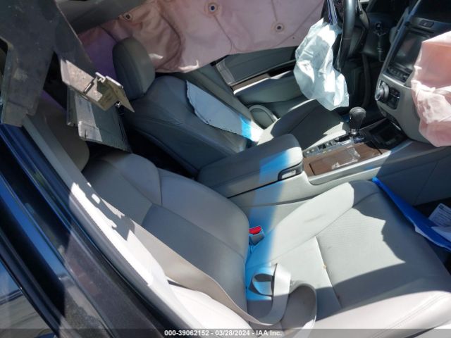 JH4KC1F98FC001768 Acura RLX