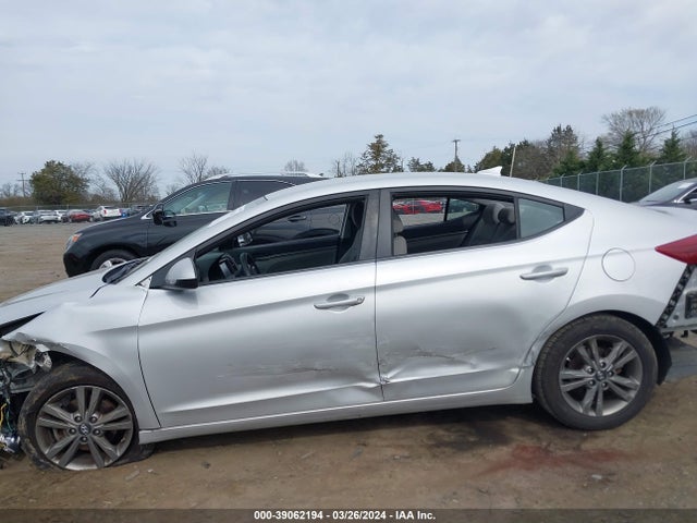 Hyundai ELANTRA SEL 2018 5NPD84LF5JH293075 Image 13
