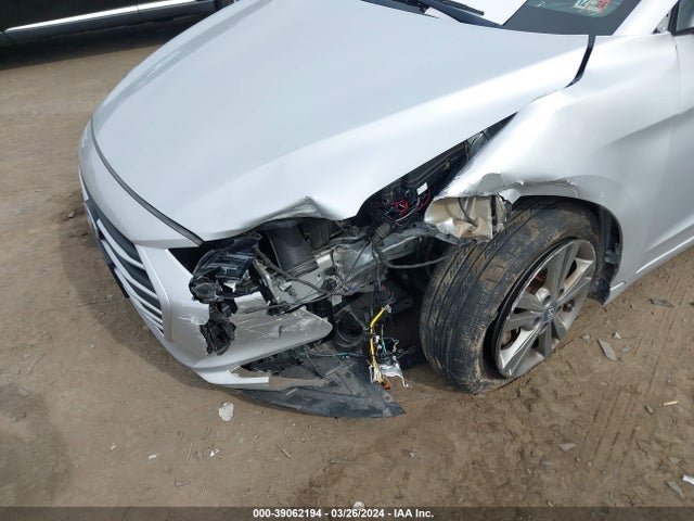 Hyundai ELANTRA SEL 2018 5NPD84LF5JH293075 Image 6