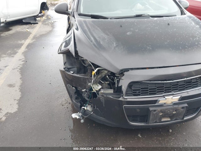 Chevrolet Sonic Lt Auto 2015 1G1JC5SH2F4192348 Image 6