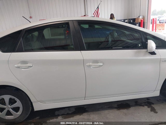 Toyota Prius Two 2015 JTDKN3DU5F0477444 Image 14