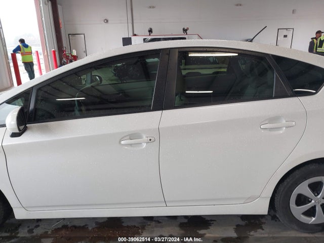 Toyota Prius Two 2015 JTDKN3DU5F0477444 Image 15