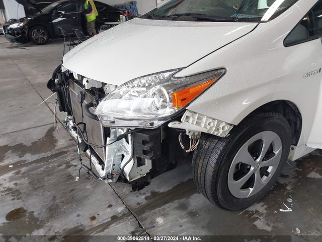 Toyota Prius Two 2015 JTDKN3DU5F0477444 Image 20