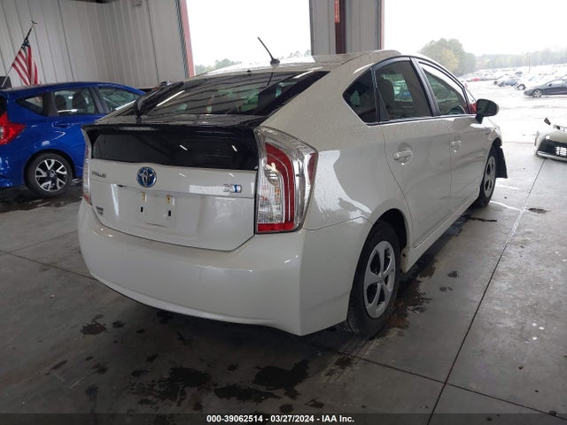 Toyota Prius Two 2015 JTDKN3DU5F0477444 Image 4