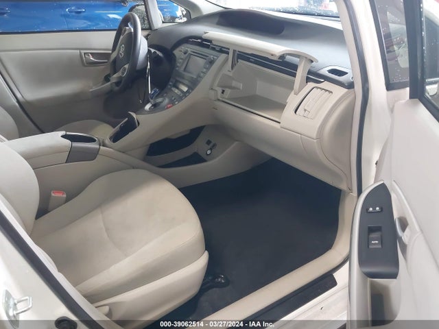Toyota Prius Two 2015 JTDKN3DU5F0477444 Image 5