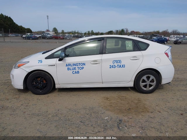 Toyota Prius Three 2015 JTDKN3DU2F1872448 Image 14