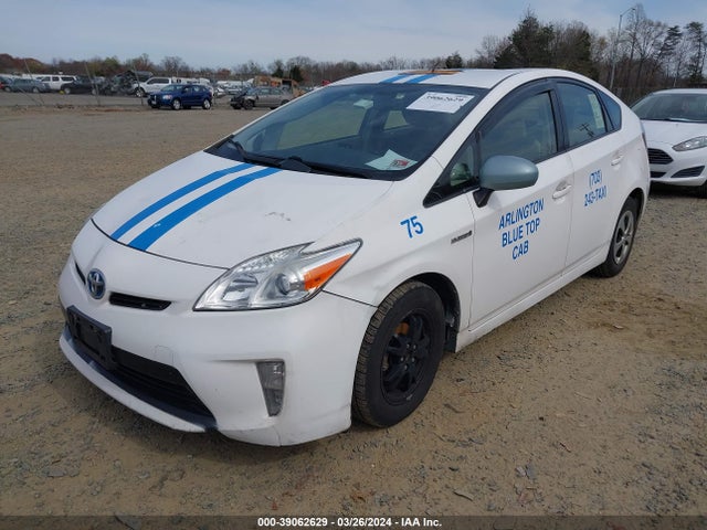 Toyota Prius Three 2015 JTDKN3DU2F1872448 Image 2
