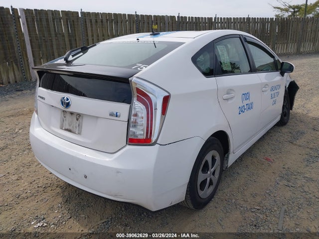 Toyota Prius Three 2015 JTDKN3DU2F1872448 Image 4