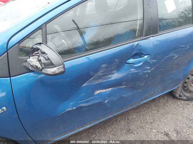 Toyota Prius C Three 2015 JTDKDTB30F1106974 Image 12