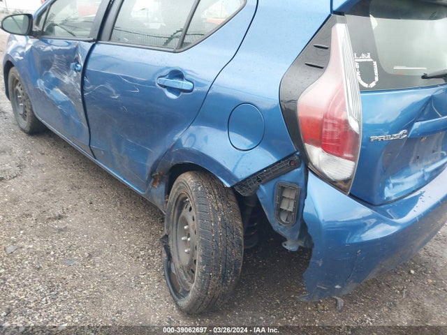Toyota Prius C Three 2015 JTDKDTB30F1106974 Image 13