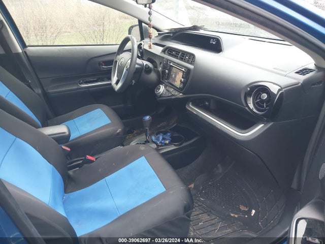 Toyota Prius C Three 2015 JTDKDTB30F1106974 Image 5