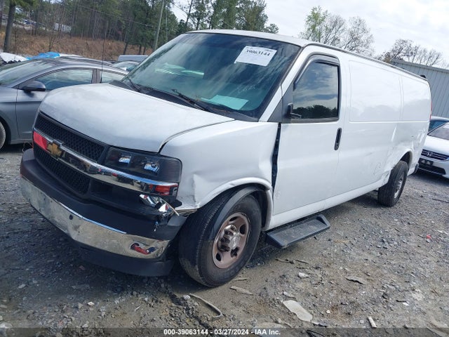 Chevrolet Express 3500 Work Van 2017 1GCZGHFG2H1155466 Image 2