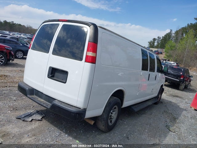 Chevrolet Express 3500 Work Van 2017 1GCZGHFG2H1155466 Image 4