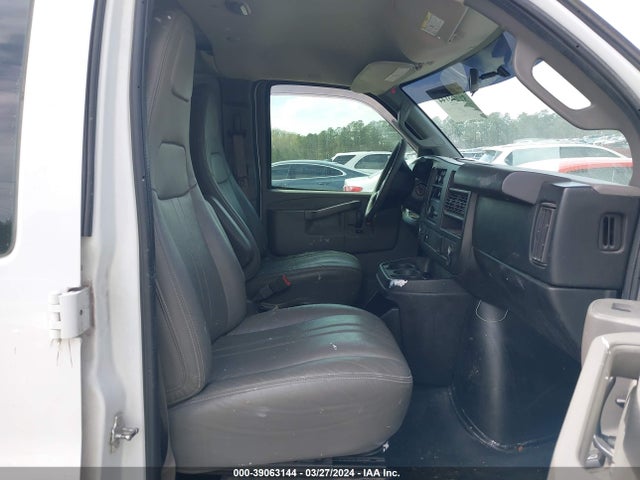 Chevrolet Express 3500 Work Van 2017 1GCZGHFG2H1155466 Image 5