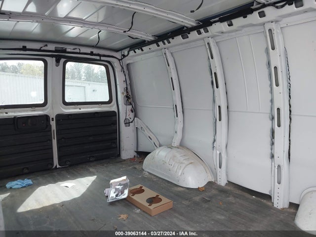 Chevrolet Express 3500 Work Van 2017 1GCZGHFG2H1155466 Image 8