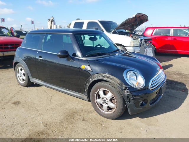 2009 MINI COOPER WMWMF33539TW74483 Photo 0