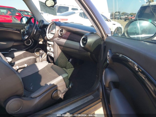 2009 MINI COOPER WMWMF33539TW74483 Photo 4