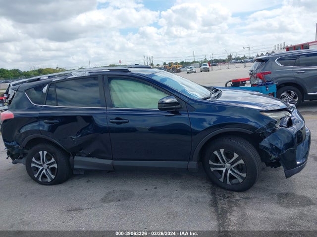 Toyota RAV4 LE 2018 JTMZFREV4JJ209798 Image 13