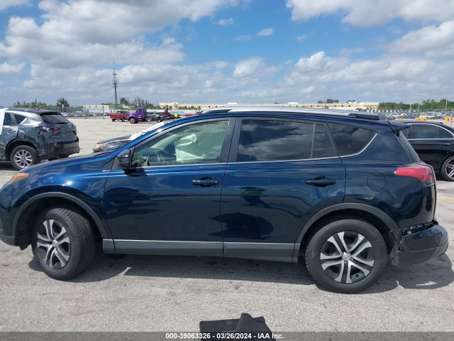 Toyota RAV4 LE 2018 JTMZFREV4JJ209798 Image 14