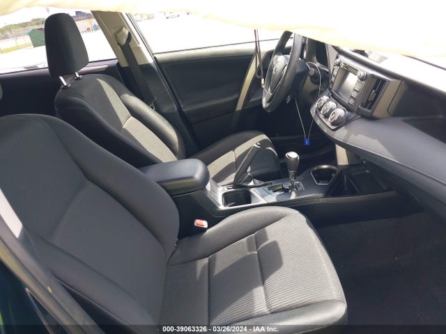 Toyota RAV4 LE 2018 JTMZFREV4JJ209798 Image 5