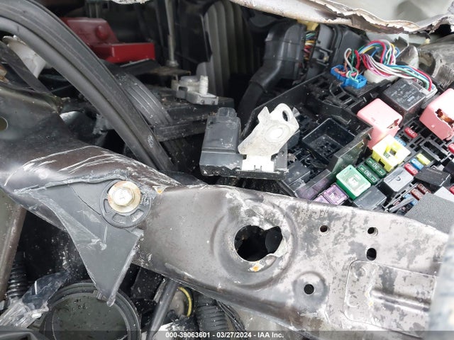 JA4AD3A30JZ003233 Mitsubishi Outlander Se