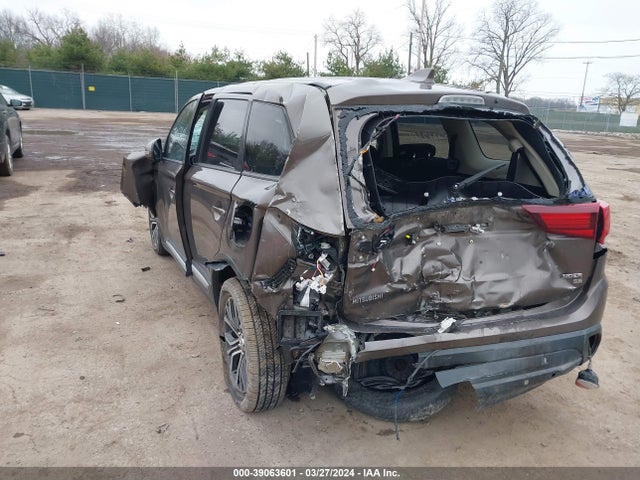 JA4AD3A30JZ003233 Mitsubishi Outlander Se
