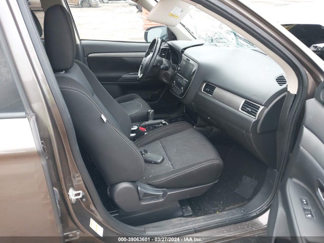 JA4AD3A30JZ003233 Mitsubishi Outlander Se