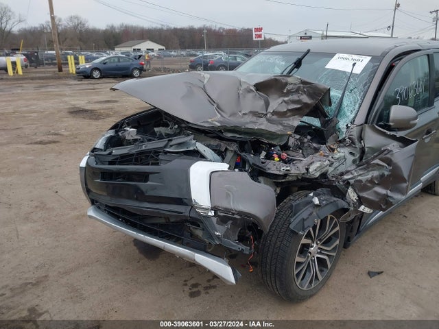 JA4AD3A30JZ003233 Mitsubishi Outlander Se