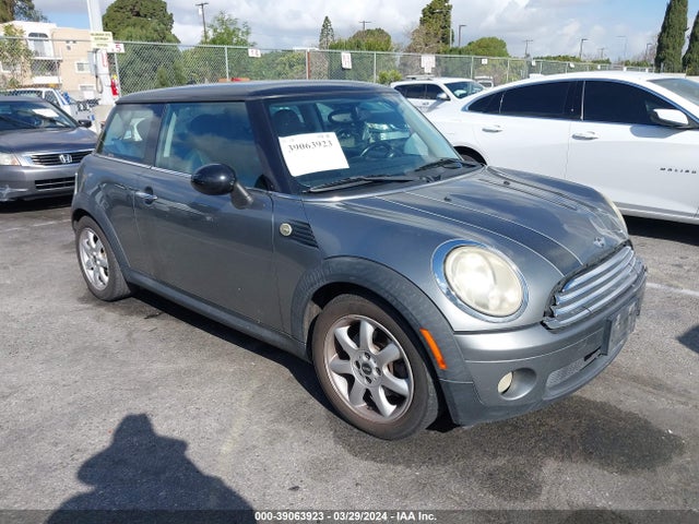 2010 MINI COOPER WMWMF3C56ATZ26005 Photo 0
