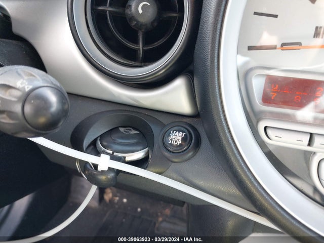 2010 MINI COOPER WMWMF3C56ATZ26005 Photo 10