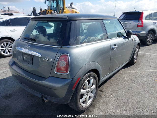 2010 MINI COOPER WMWMF3C56ATZ26005 Photo 3