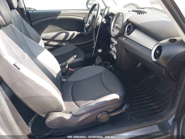 2010 MINI COOPER WMWMF3C56ATZ26005 Photo 4