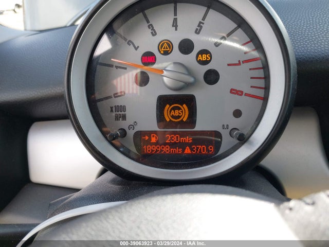 2010 MINI COOPER WMWMF3C56ATZ26005 Photo 6
