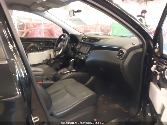 JN1BJ1CP9HW032008 Nissan Rogue Sport Sl