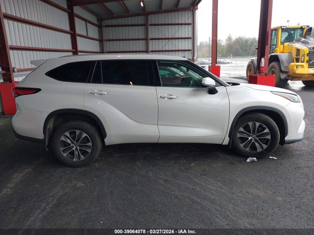 Toyota Highlander Xle 2022 5TDGZRBH0NS596856 Image 13